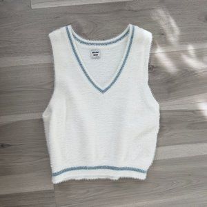 Aritzia Sunday Best white fluffy vest White | Size M